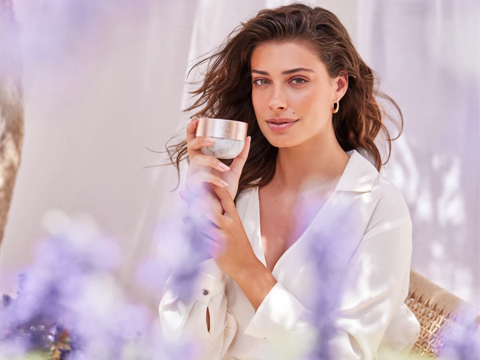 يعزز المرونة واللمعان